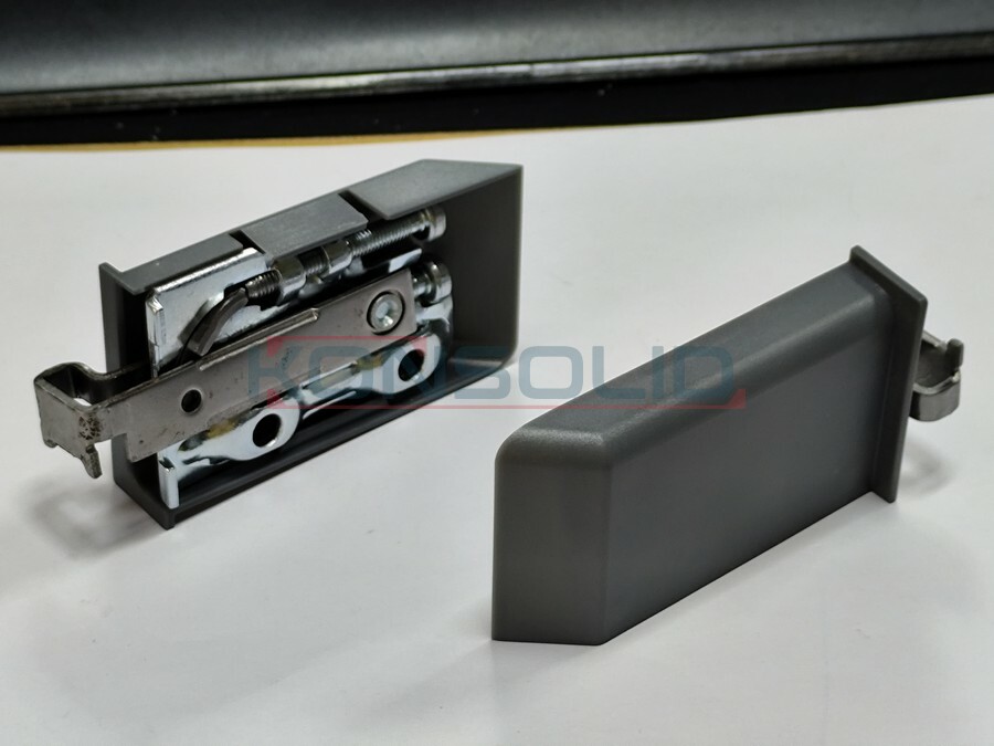 Adjustable cabinet hanger